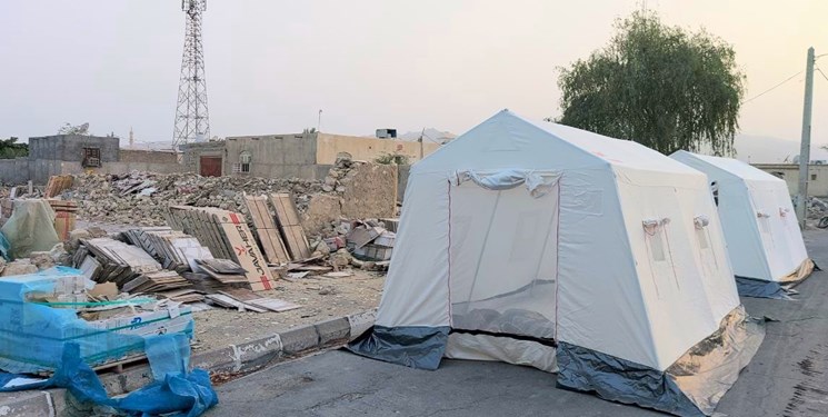 توزیع ۲۳۰۰ چادر امدادی در ۲۷ روستای زلزله‌زده هرمزگان