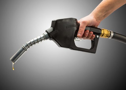 ایران در شرف واردات بنزین است