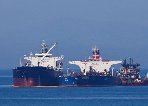 یونان: ایران خدمه نفتکش‌های توقیف شده را آزاد می‌کند