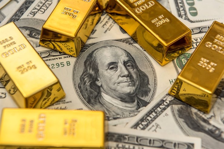 طلا در برابر دلار ترمز کشید