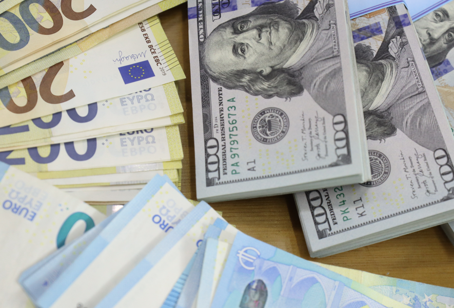 قیمت دلار و یورو یکشنبه 15 آبان اعلام شد