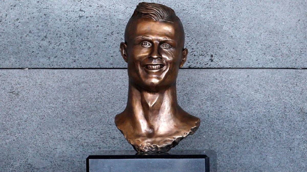 زشت‌ترین مجسمه‌ها از فوتبالیست‌ها